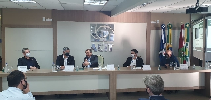 Governador visita a ACIT: grupo de trabalho é criado para acelerar obras na região