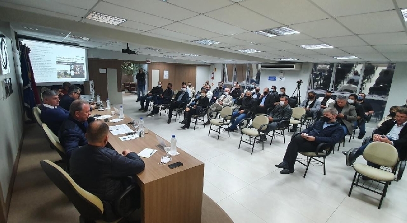 Desenvolvimento volta à pauta em reunião com prefeitos na ACIT